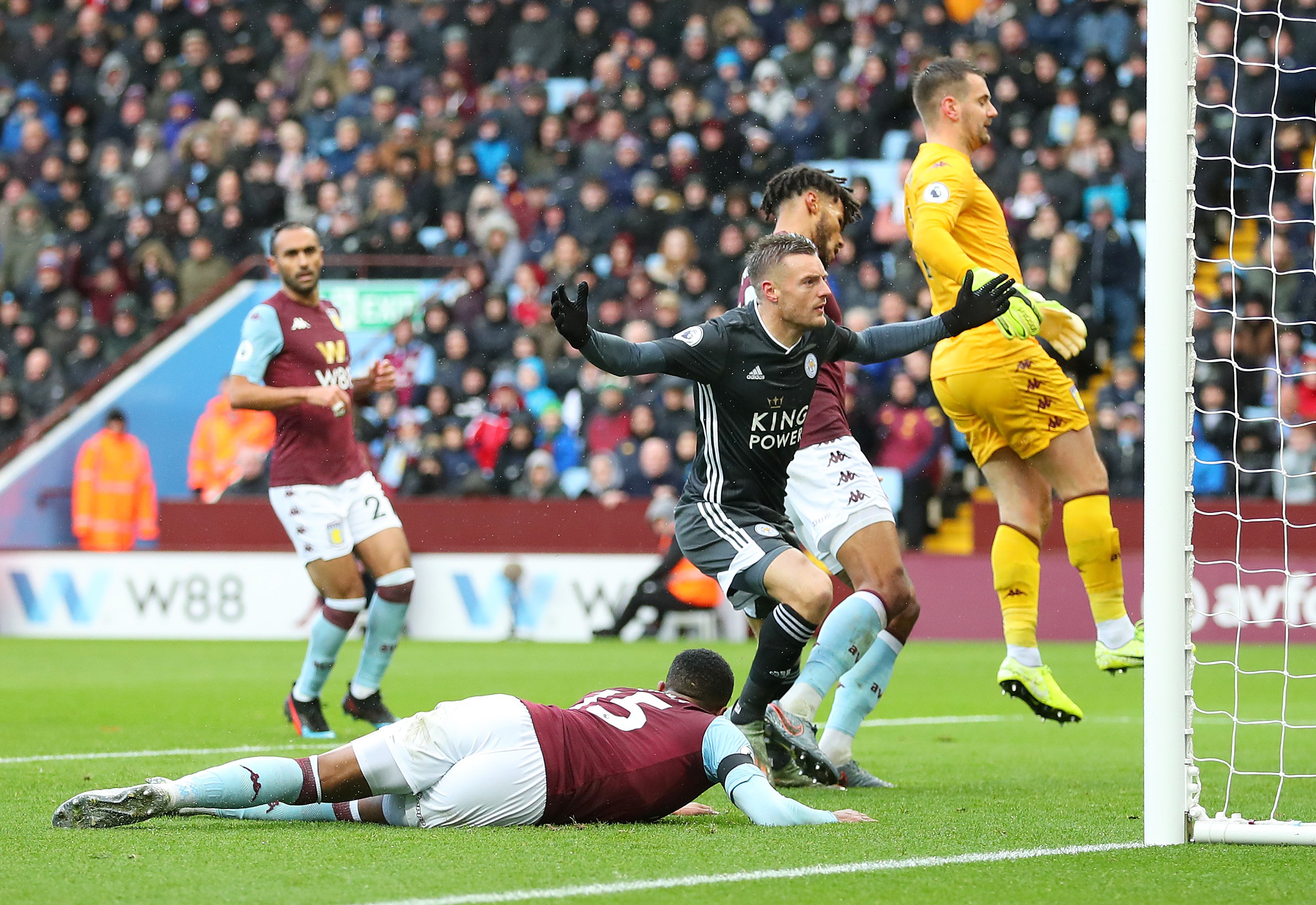 以使他在职 以使他在职